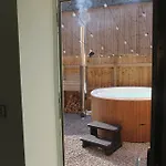 Robin Luxury Barn With Wood-fired Hot Tub * Selby