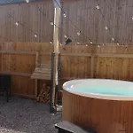 Robin Luxury Barn With Wood-fired Hot Tub * Selby