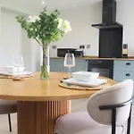 Robin Luxury Barn With Wood-fired Hot Tub Apartment Selby