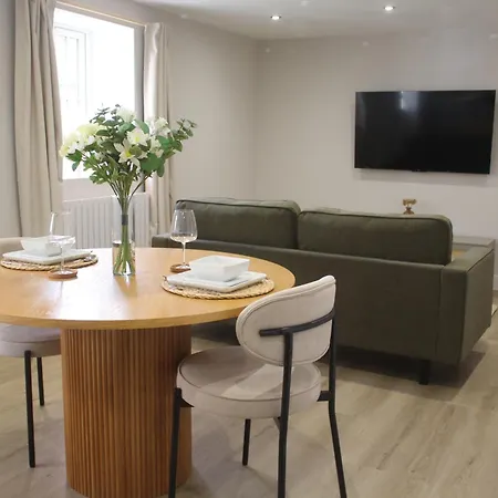 Apartman Robin Luxury Barn With Wood-fired Hot Tub *