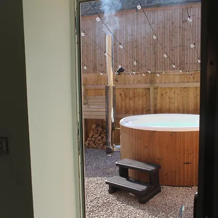 Robin Luxury Barn With Wood-fired Hot Tub * Selby