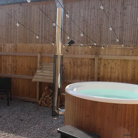 Robin Luxury Barn With Wood-fired Hot Tub * Selby