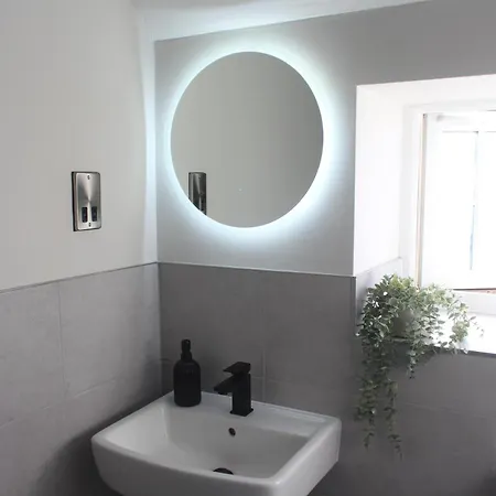 Apartman Robin Luxury Barn With Wood-fired Hot Tub Selby